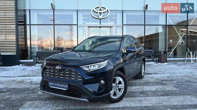 Позашляховик / Кросовер Toyota RAV4 2020 в Києві
