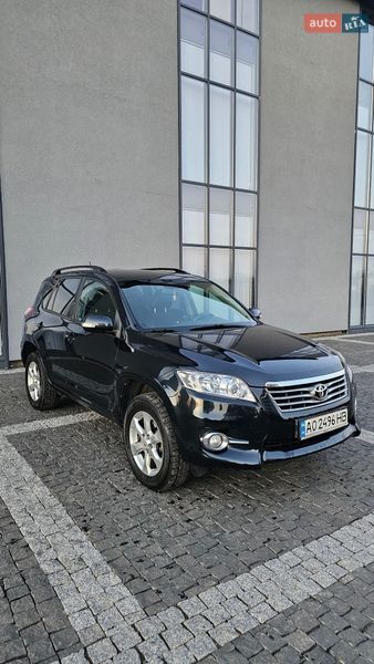 Внедорожник / Кроссовер Toyota RAV4 2010 в Хусте