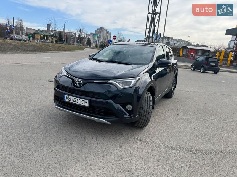 Внедорожник / Кроссовер Toyota RAV4 2017 в Львове