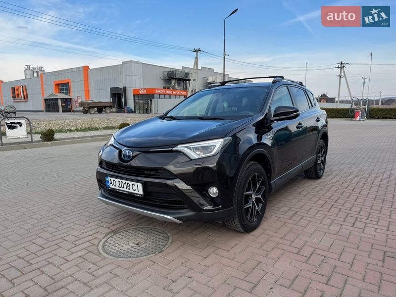 Позашляховик / Кросовер Toyota RAV4 2018 в Хусті