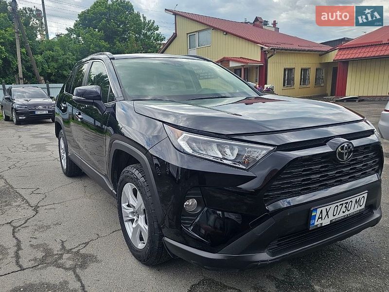 Внедорожник / Кроссовер Toyota RAV4 2019 в Полтаве