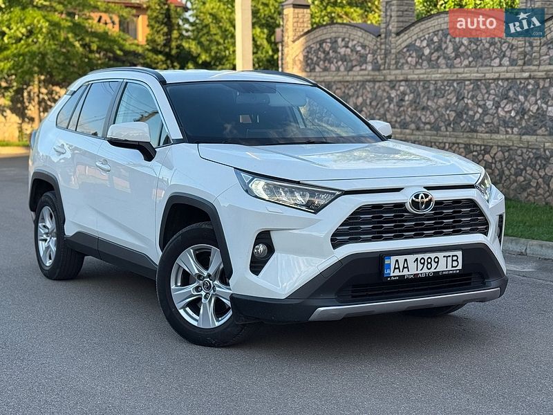 Внедорожник / Кроссовер Toyota RAV4 2019 в Киеве