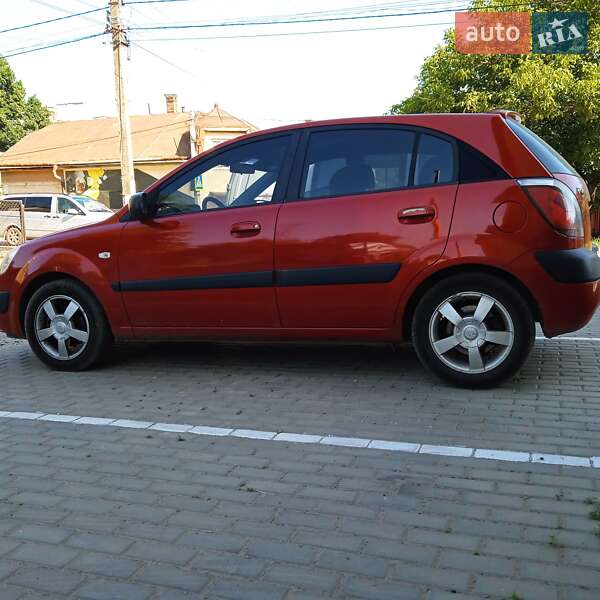 Хэтчбек Kia Rio 2005 в Черновцах