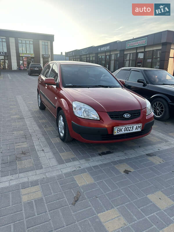 Хэтчбек Kia Rio 2006 в Рокитном
