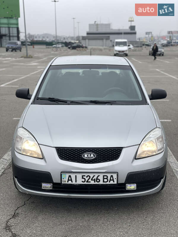 Седан Kia Rio 2007 в Киеве
