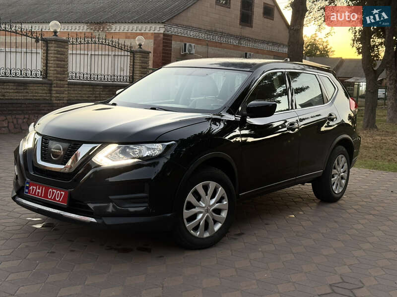 Внедорожник / Кроссовер Nissan Rogue 2017 в Лубнах