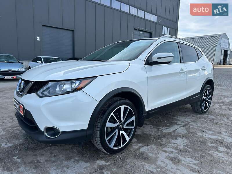 Внедорожник / Кроссовер Nissan Rogue 2017 в Львове