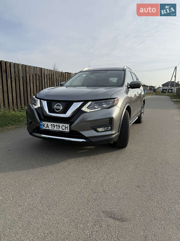 Внедорожник / Кроссовер Nissan Rogue 2017 в Вышгороде