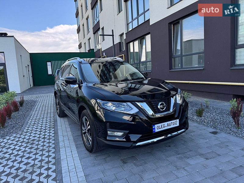 Внедорожник / Кроссовер Nissan Rogue 2017 в Городке