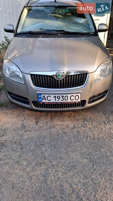Микровэн Skoda Roomster 2009 в Южноукраинске