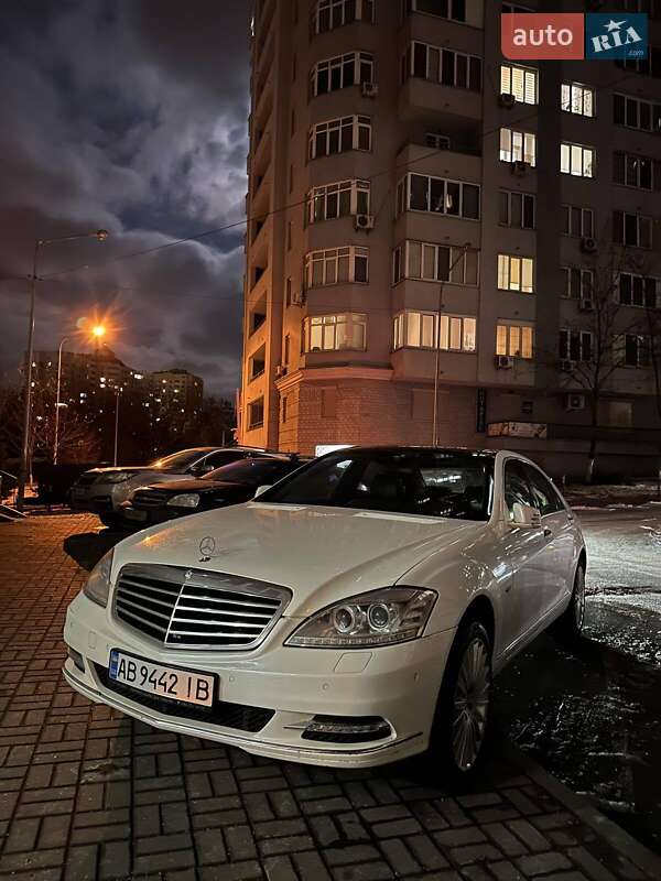 Седан Mercedes-Benz S-Class 2012 в Виннице