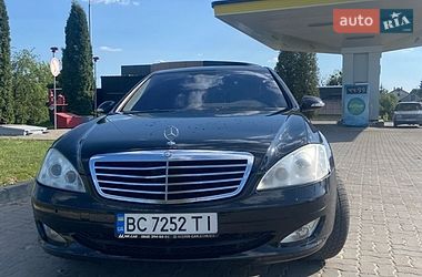 Седан Mercedes-Benz S-Class 2006 в Самборі