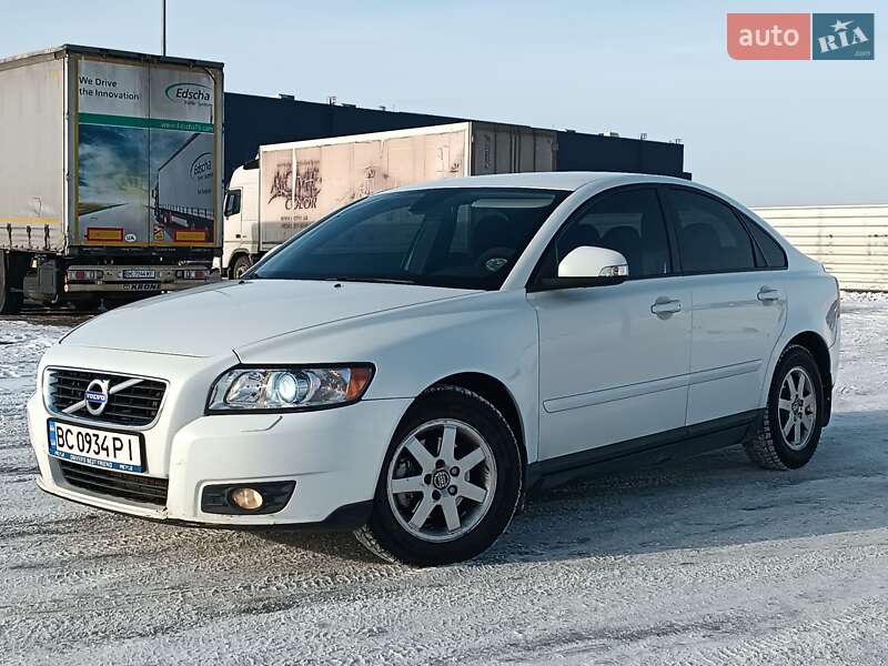Седан Volvo S40 2010 в Львове