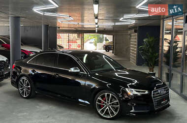 Седан Audi S4 2017 в Вышгороде