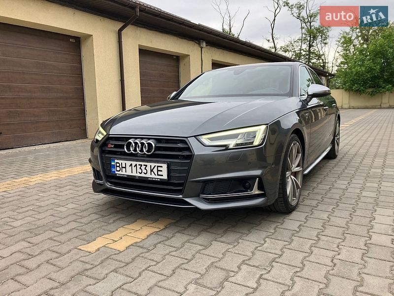 Седан Audi S4 2017 в Измаиле