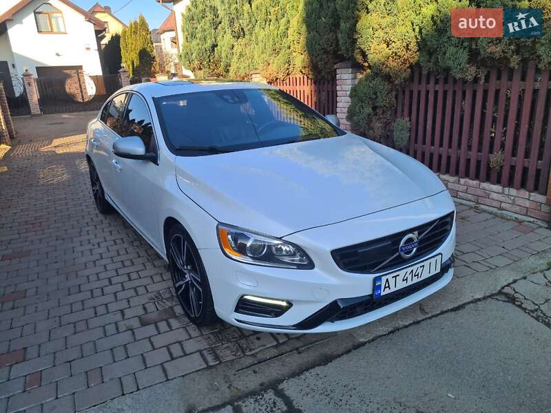 Седан Volvo S60 2015 в Ивано-Франковске