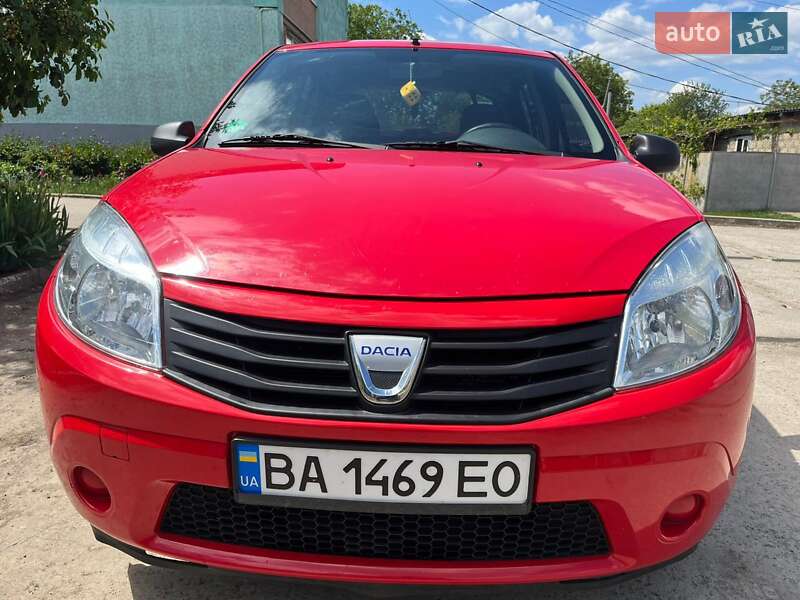 Хэтчбек Dacia Sandero 2009 в Новгородке