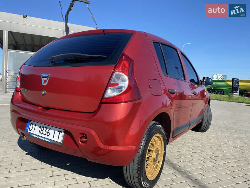 Хэтчбек Dacia Sandero 2012 в Львове