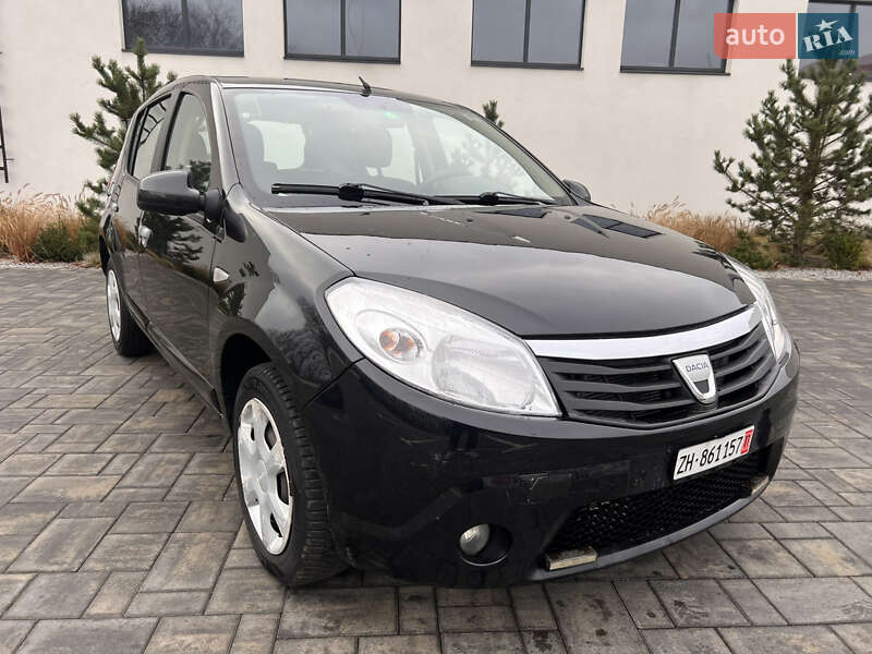 Хэтчбек Dacia Sandero 2010 в Луцке