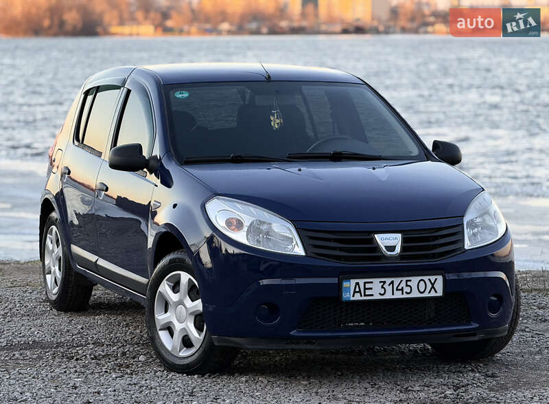 Хетчбек Dacia Sandero 2009 в Дніпрі