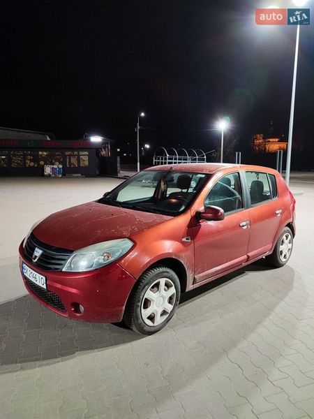 Хэтчбек Dacia Sandero 2009 в Сарнах