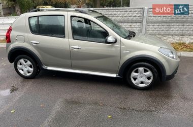 Хетчбек Renault Sandero 2012 в Чернігові