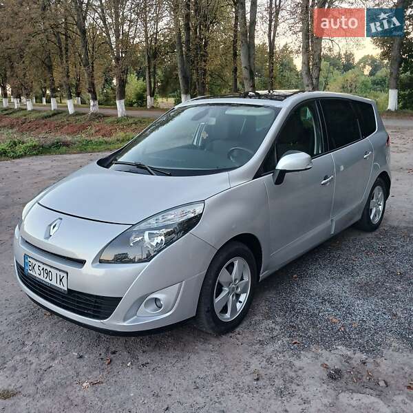 Минивэн Renault Scenic 2010 в Млинове