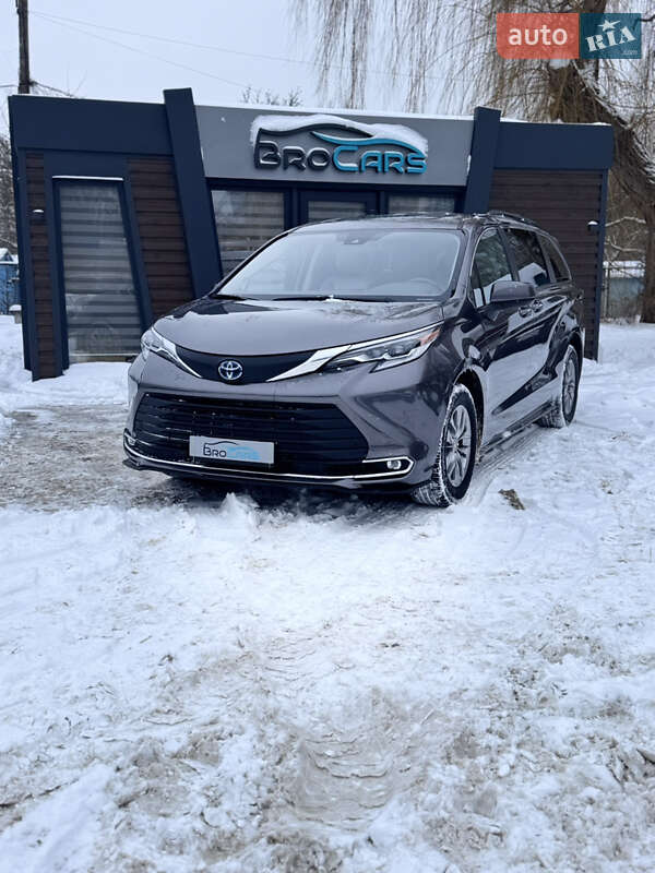 Минивэн Toyota Sienna 2022 в Виннице Минивэн Toyota Sienna 2022 в Виннице
