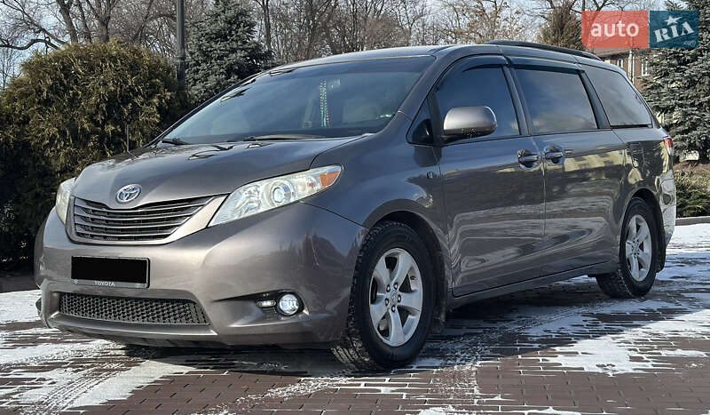 Минивэн Toyota Sienna 2011 в Днепре