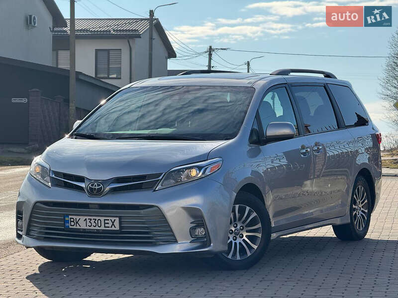 Мінівен Toyota Sienna 2019 в Рівному Мінівен Toyota Sienna 2019 в Рівному