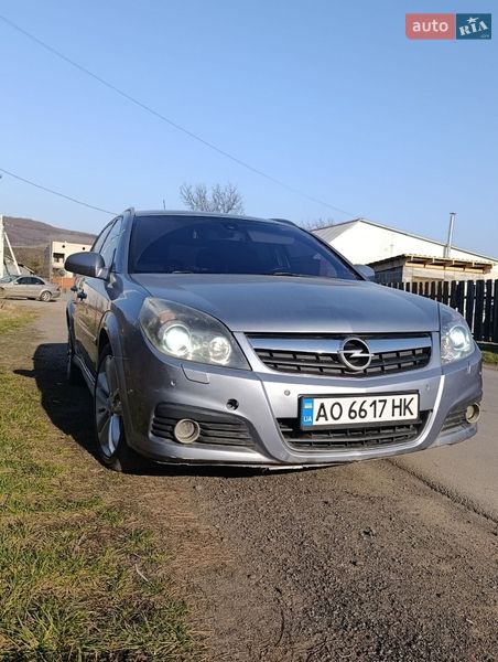Хетчбек Opel Signum 2006 в Ужгороді