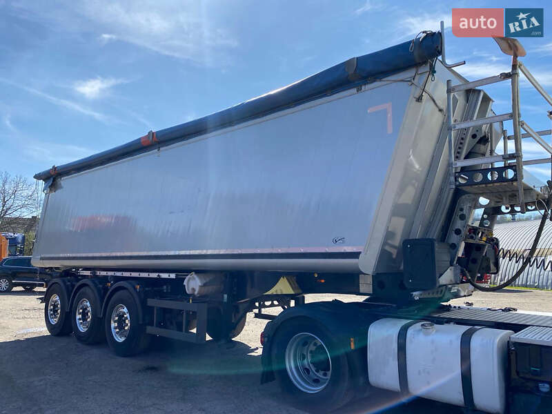 Зерновоз - полуприцеп Schmitz Cargobull SKI 2019 в Черновцах