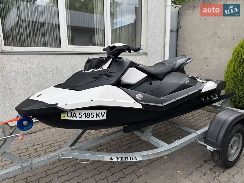 Гидроцикл спортивный BRP Spark 2016 в Хмельницком Гидроцикл спортивный BRP Spark 2016 в Хмельницком