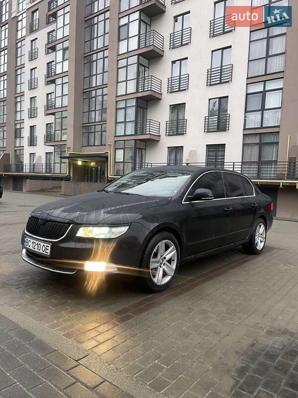 Седан Skoda Superb 2009 в Новояворівську