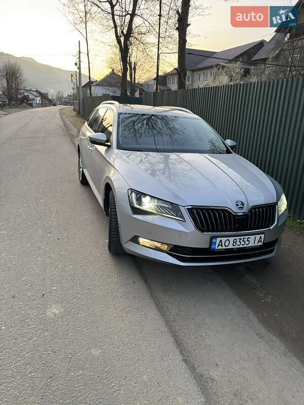 Универсал Skoda Superb 2018 в Рахове