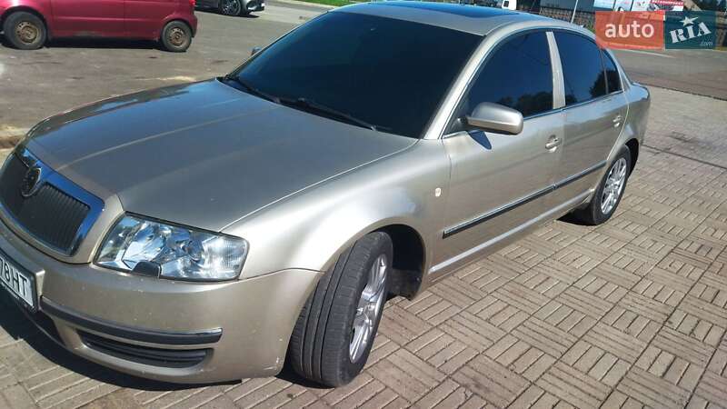 Лифтбек Skoda Superb 2004 в Жидачове