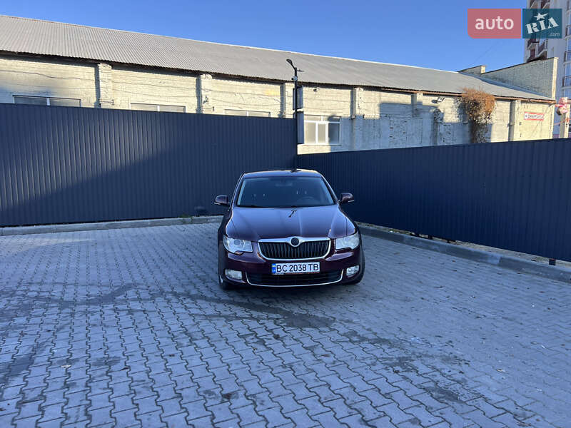 Лифтбек Skoda Superb 2010 в Львове