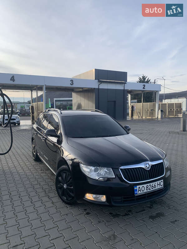 Универсал Skoda Superb 2010 в Ужгороде