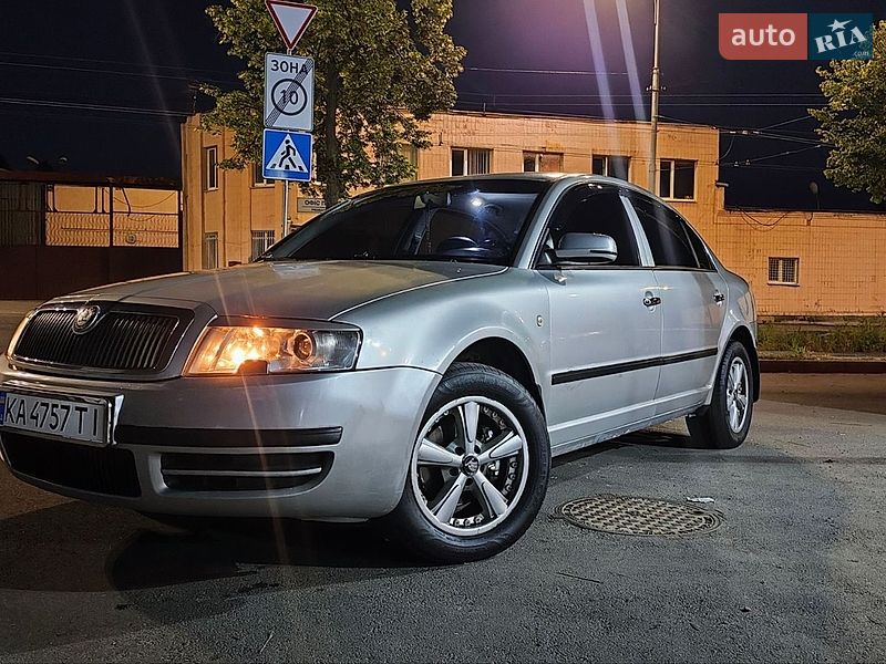 Лифтбек Skoda Superb 2004 в Киеве