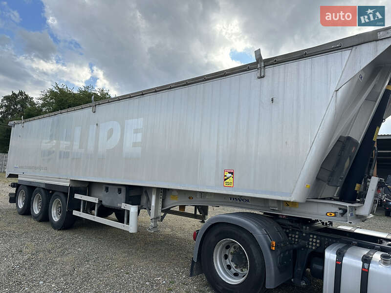 Зерновоз - напівпричіп Tisvol SVAL 2012 в Чернівцях Зерновоз - напівпричіп Tisvol SVAL 2012 в Чернівцях