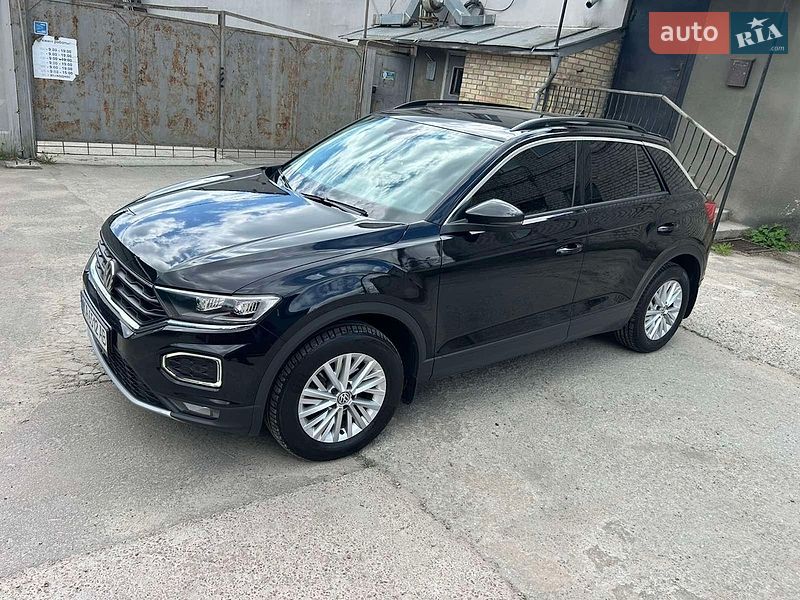Внедорожник / Кроссовер Volkswagen T-Roc 2019 в Киеве