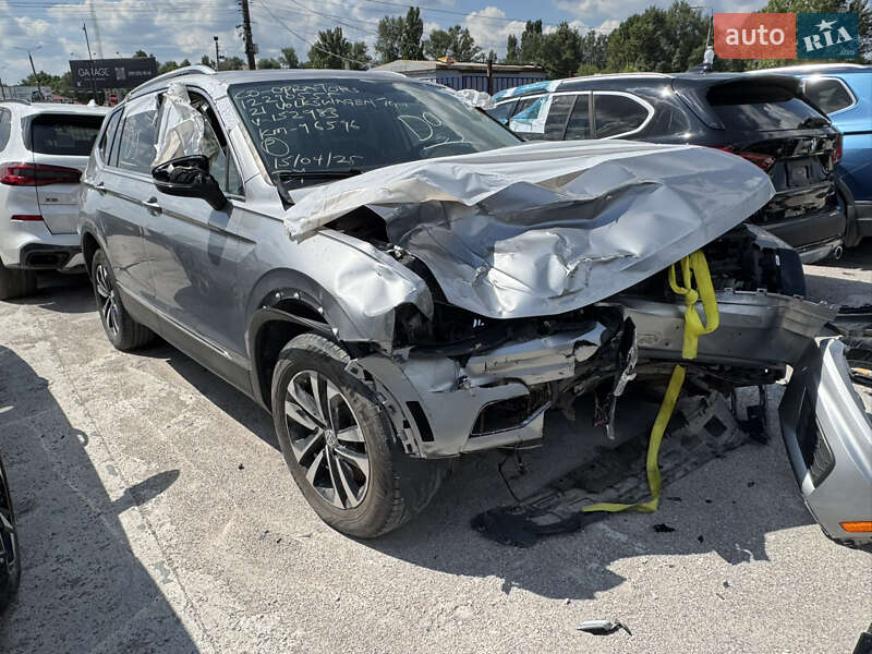 Внедорожник / Кроссовер Volkswagen Tiguan 2021 в Киеве