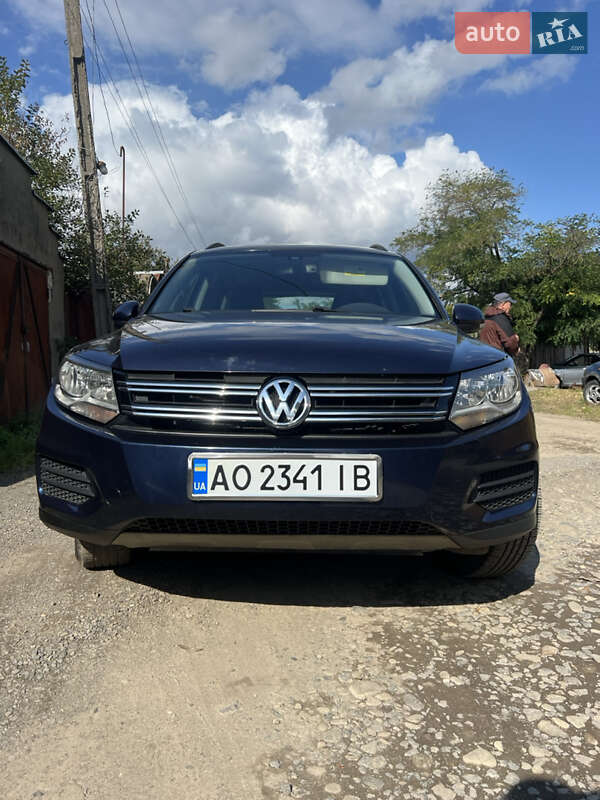 Внедорожник / Кроссовер Volkswagen Tiguan 2016 в Ужгороде