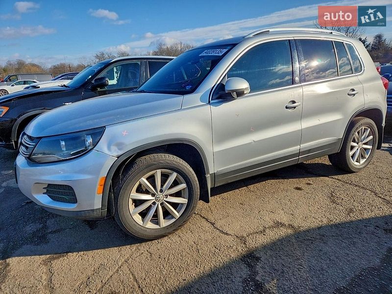 Внедорожник / Кроссовер Volkswagen Tiguan 2016 в Городке