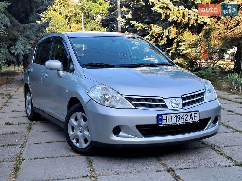 Хетчбек Nissan TIIDA 2010 в Одесі Хетчбек Nissan TIIDA 2010 в Одесі