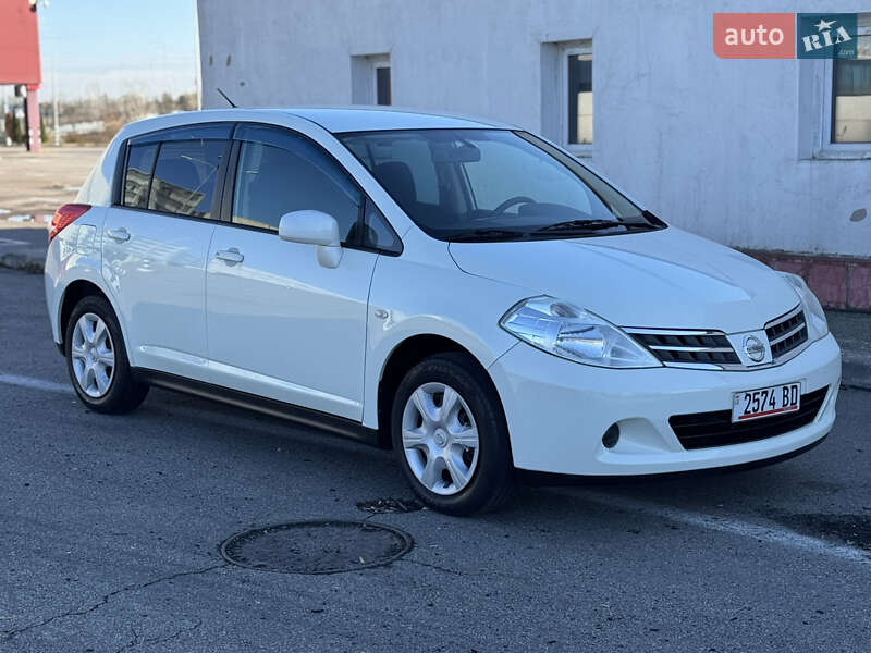 Хэтчбек Nissan TIIDA 2012 в Киеве