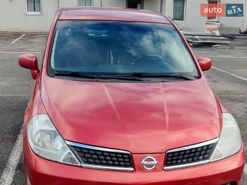 Хетчбек Nissan TIIDA 2008 в Києві Хетчбек Nissan TIIDA 2008 в Києві