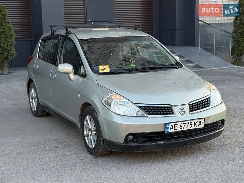 Хетчбек Nissan TIIDA 2008 в Дніпрі Хетчбек Nissan TIIDA 2008 в Дніпрі