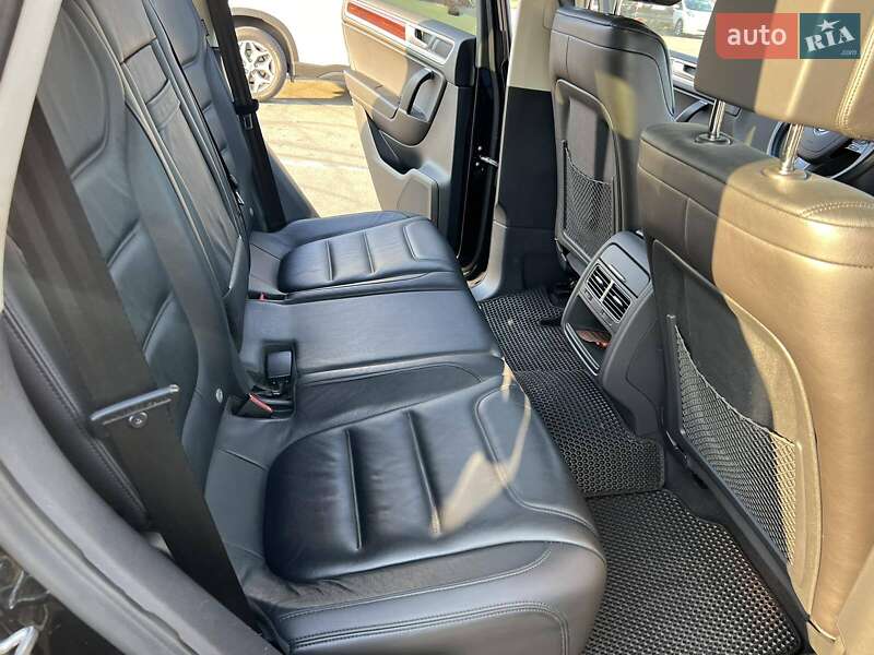 Внедорожник / Кроссовер Volkswagen Touareg 2016 в Киеве