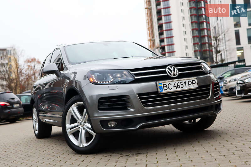 Внедорожник / Кроссовер Volkswagen Touareg 2014 в Львове
